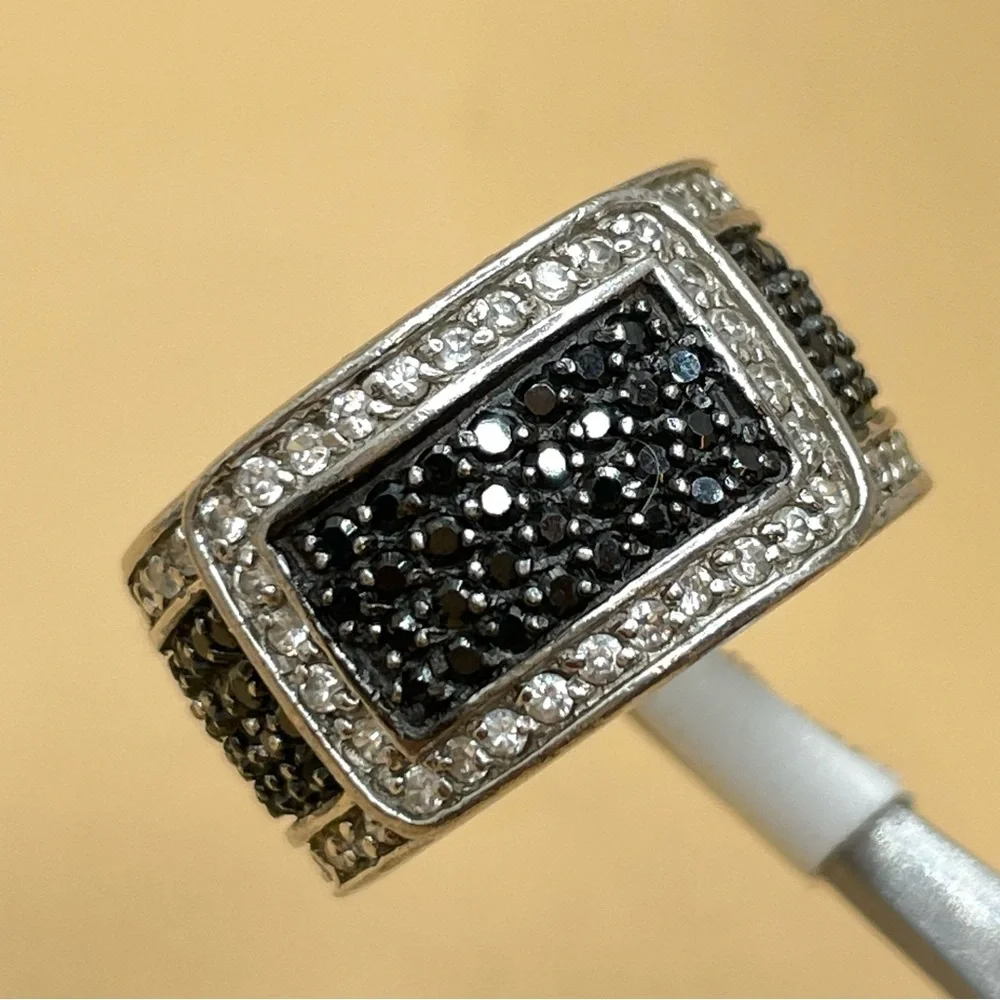 Beautiful Unsigned 925 Sterling Silver Black White Cubic Zirconia Wide Band Ring